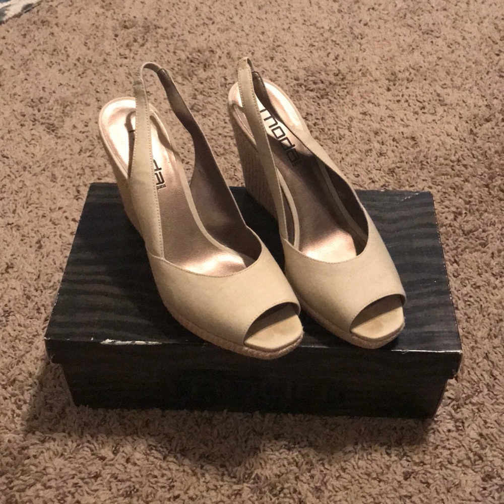 Moda Spana Tan Wedges